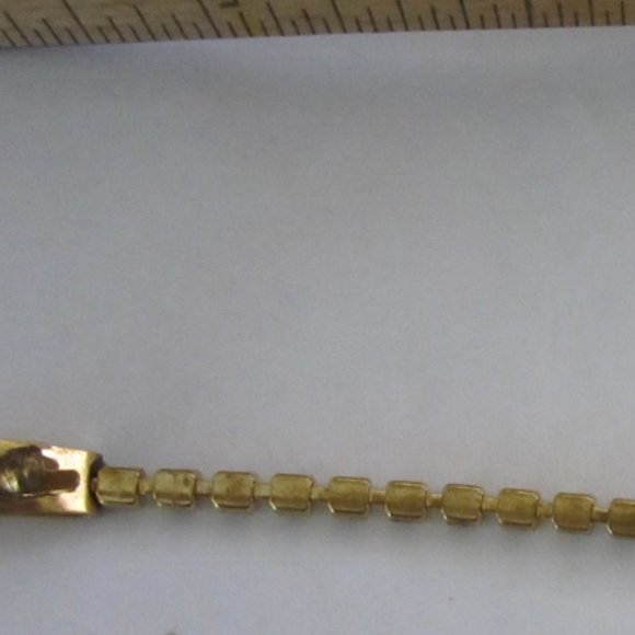 Georgeous  Vintage  Sweater Clip - Picture 7 of 7